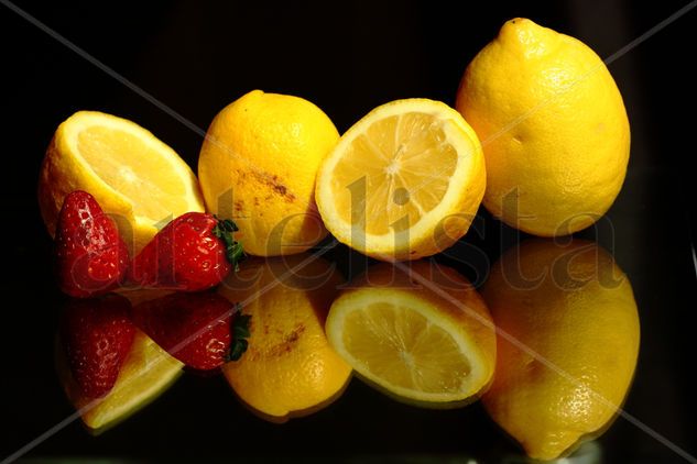 Limones y Fresas Still lifes Color (Digital)