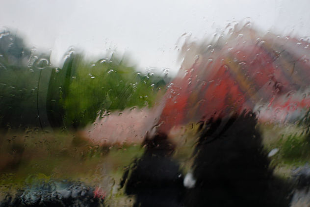 bajo la lluvia