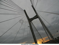 Puente al atardecer