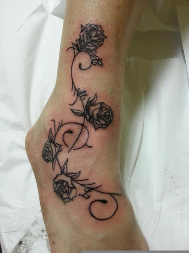 enredadera con rosas y letras