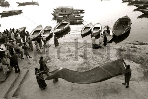 Lavando en el Ganges Travel Black and White (Digital)