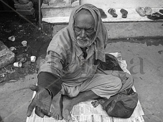 Mendigo en Delhi Travel Black and White (Digital)