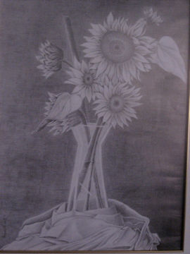girasoles un duende y un sombrero escondido