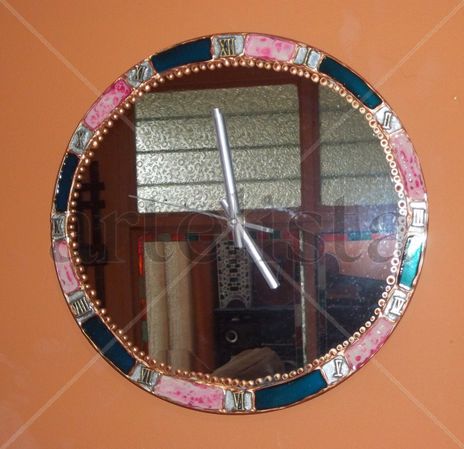 Reloj en espejo