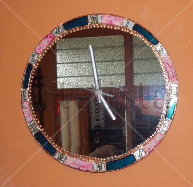 Reloj en espejo
