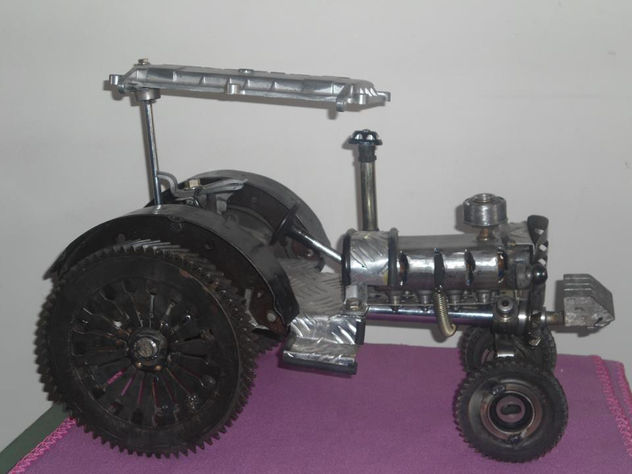 TRACTOR