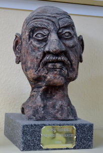 José Hierro. Busto