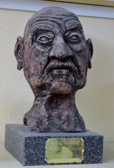 José Hierro. Busto Pottery Figurative