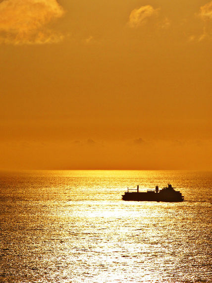 Barco al atardecer