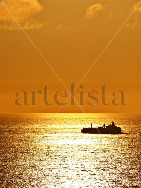 Barco al atardecer