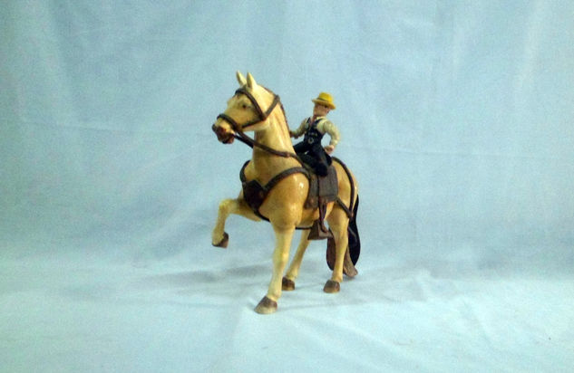 Caballo de paso Wood Figurative