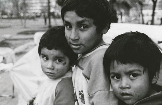 Niños Portrait Black and White (Manual)