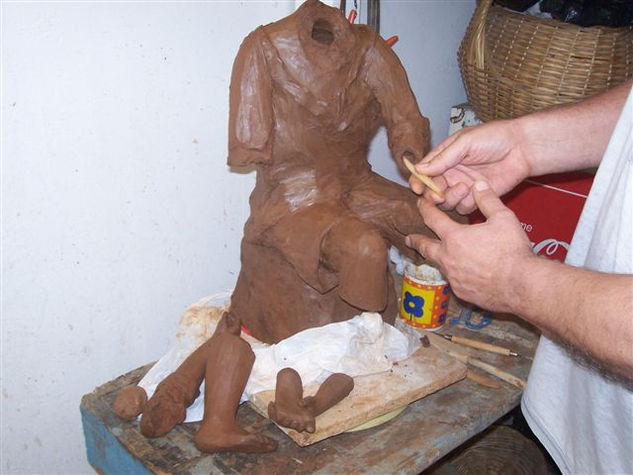 Niña con espina Pottery Figurative