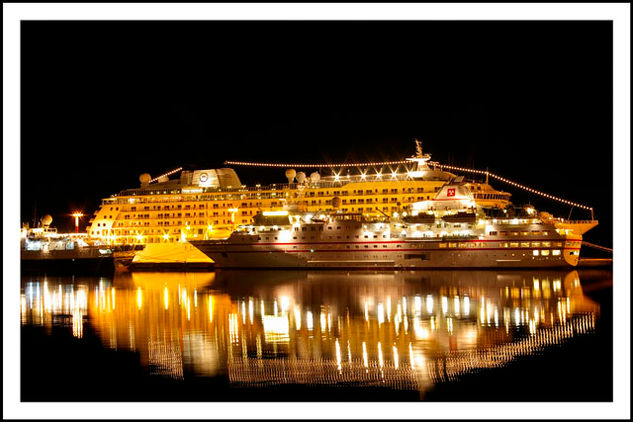 Cruceros en la Noche Other Themes Color (Digital)