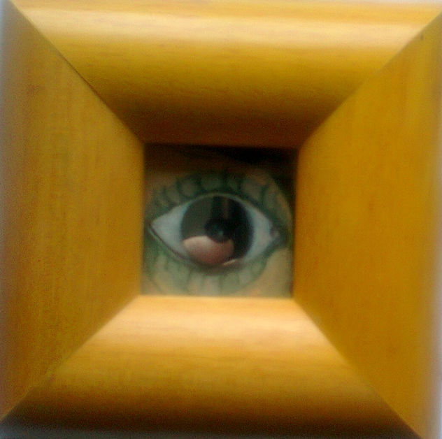 The peephole. La mirilla.