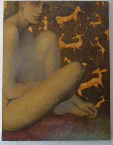 Figura sentada con fondo de animales