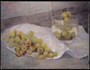 Uvas y vaso con agua