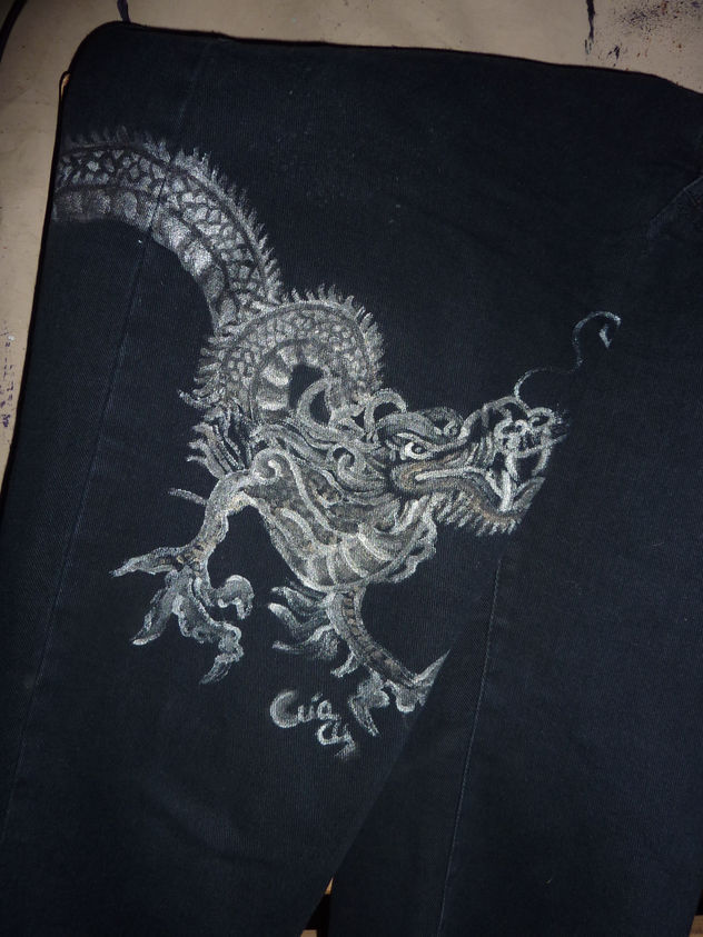 Dragón enroscado I, por delante.