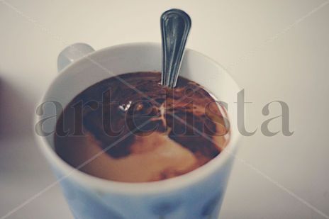 Un mundo en el café.