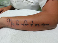 Frase en brazo