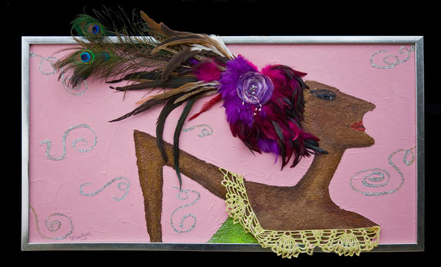 Mujer con plumas I