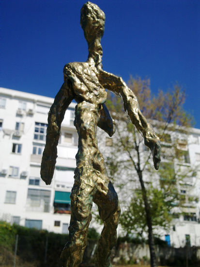 GIGANTE EN PAPEL DE PLATA Metal Figurative